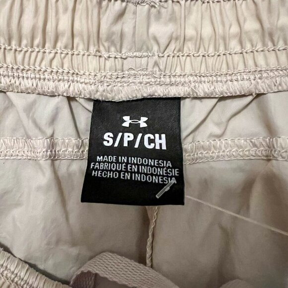 🏷️ NWT Under Armour Women's Flex Woven 3in Crinkle Shorts Light Tan Size S - Picture 2 of 7